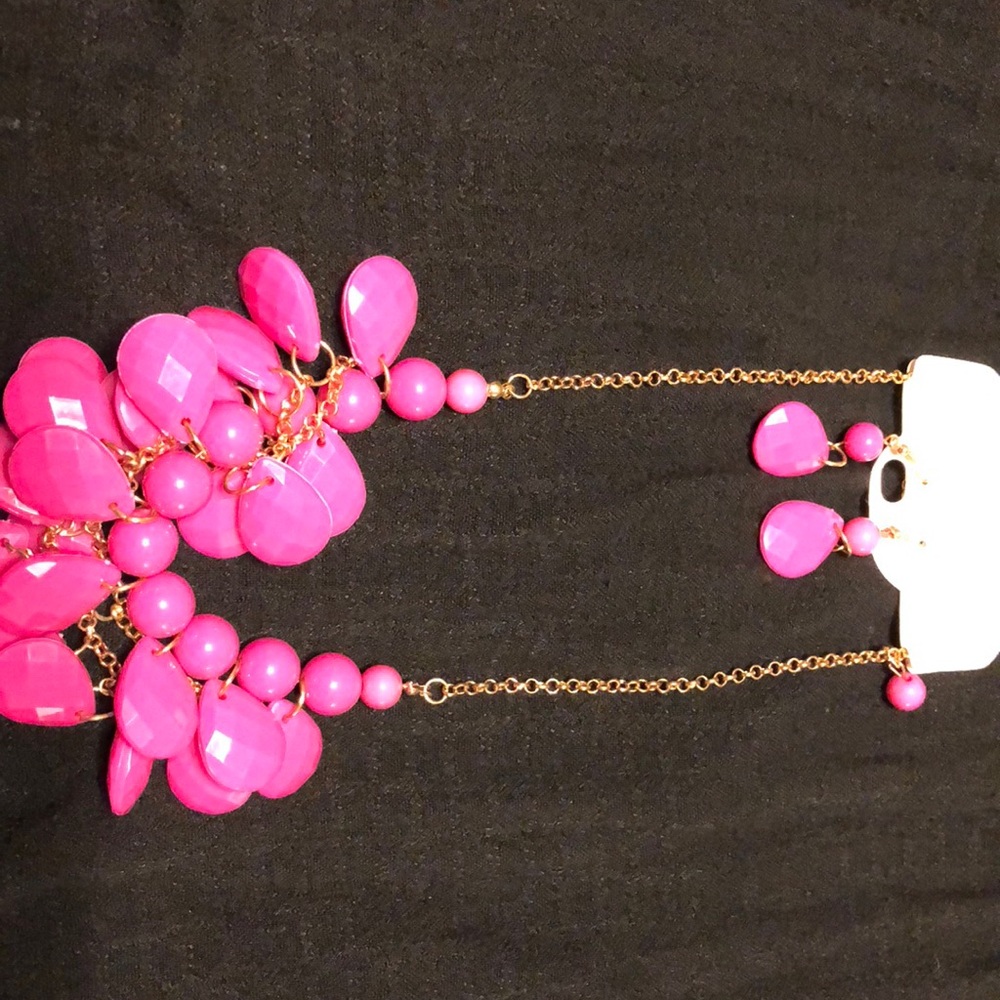 Necklace and earring set